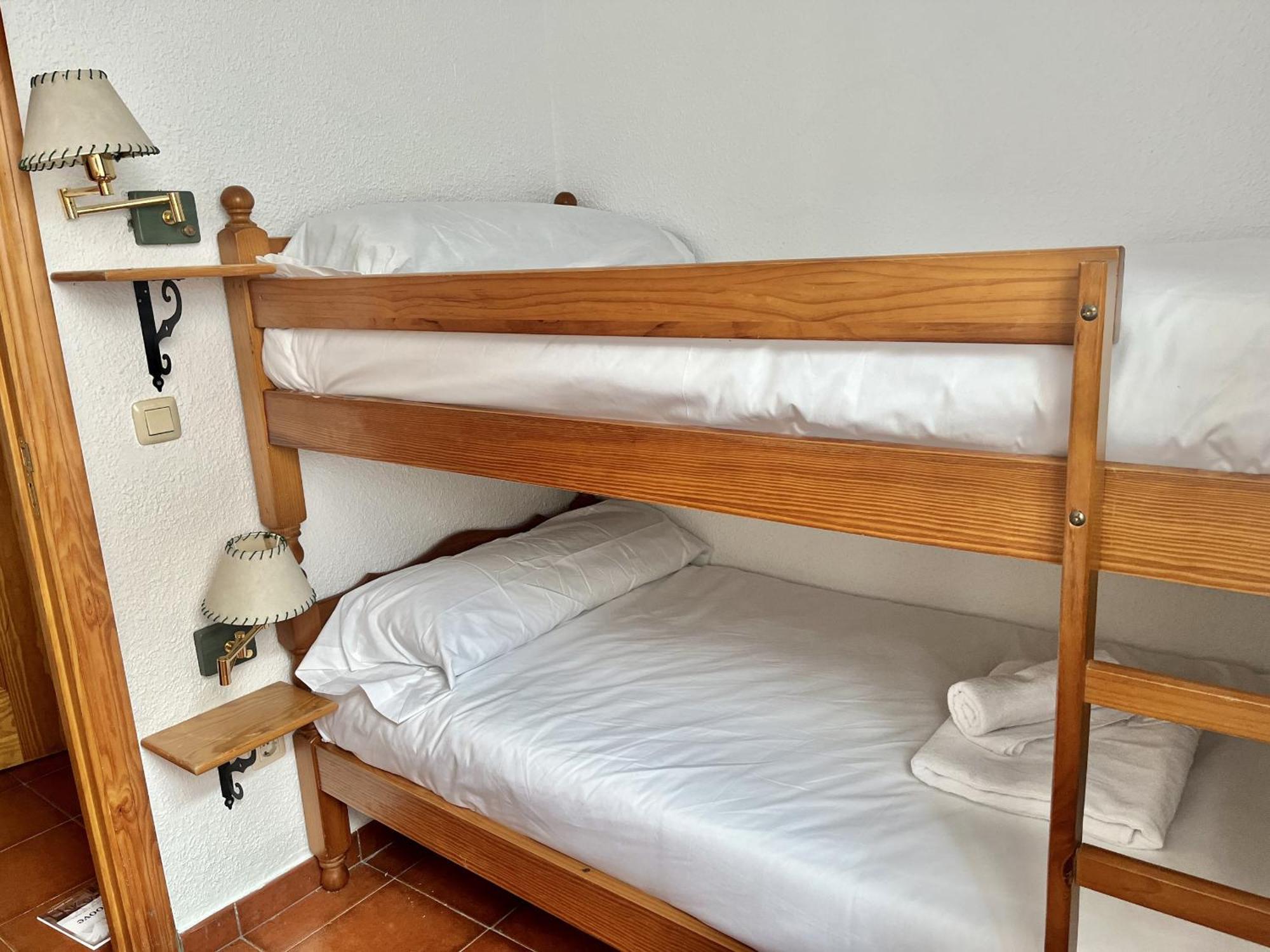 Hostal Nomadas By Gloove Villalba de la Sierra Kültér fotó