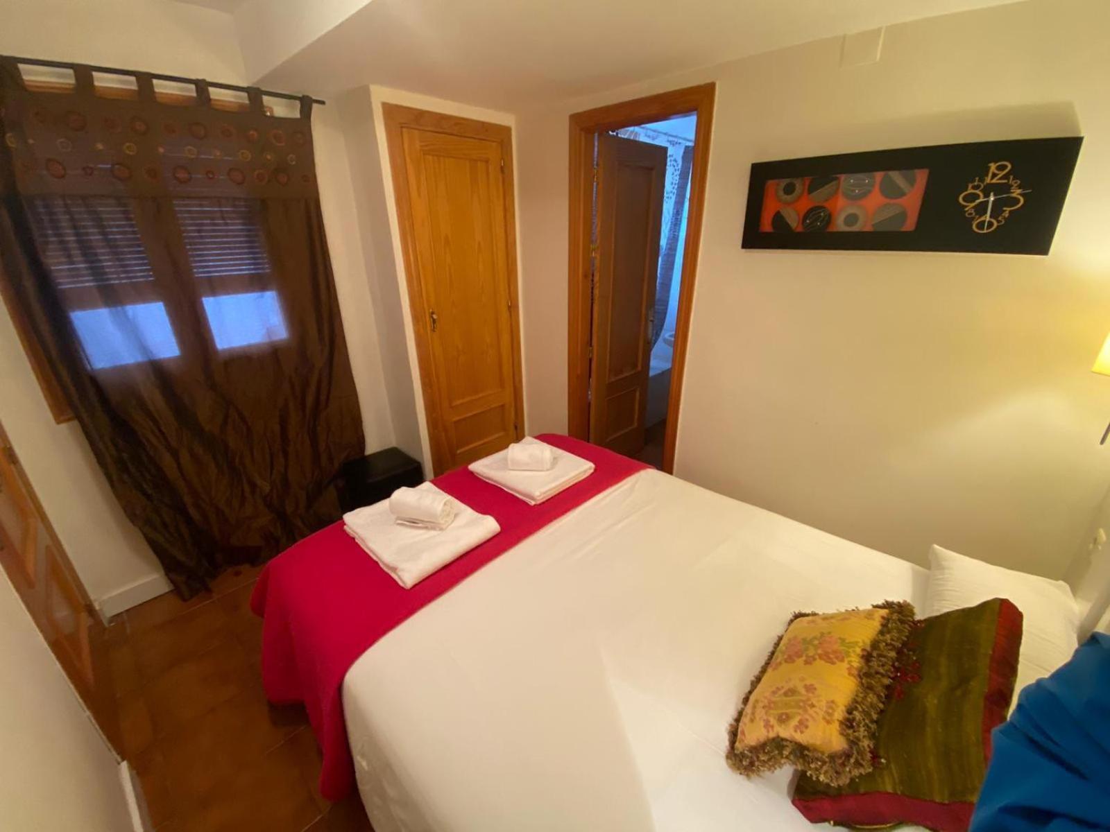 Hostal Nomadas By Gloove Villalba de la Sierra Kültér fotó