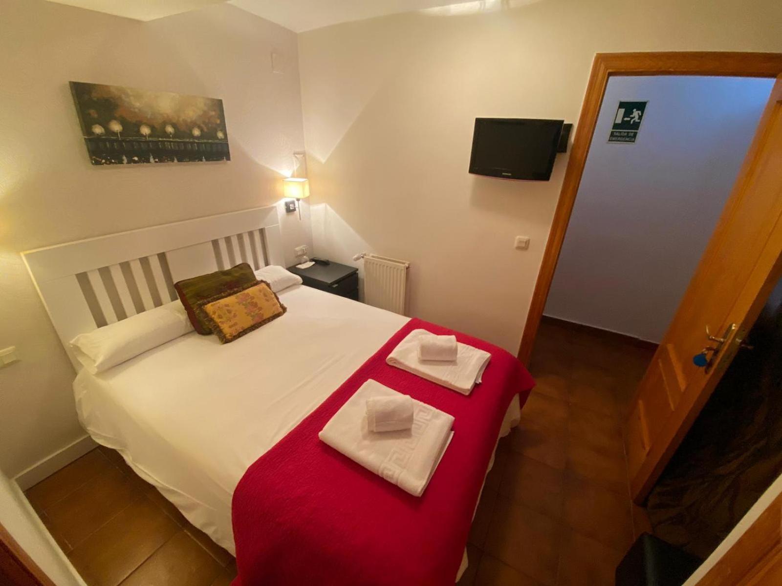 Hostal Nomadas By Gloove Villalba de la Sierra Kültér fotó